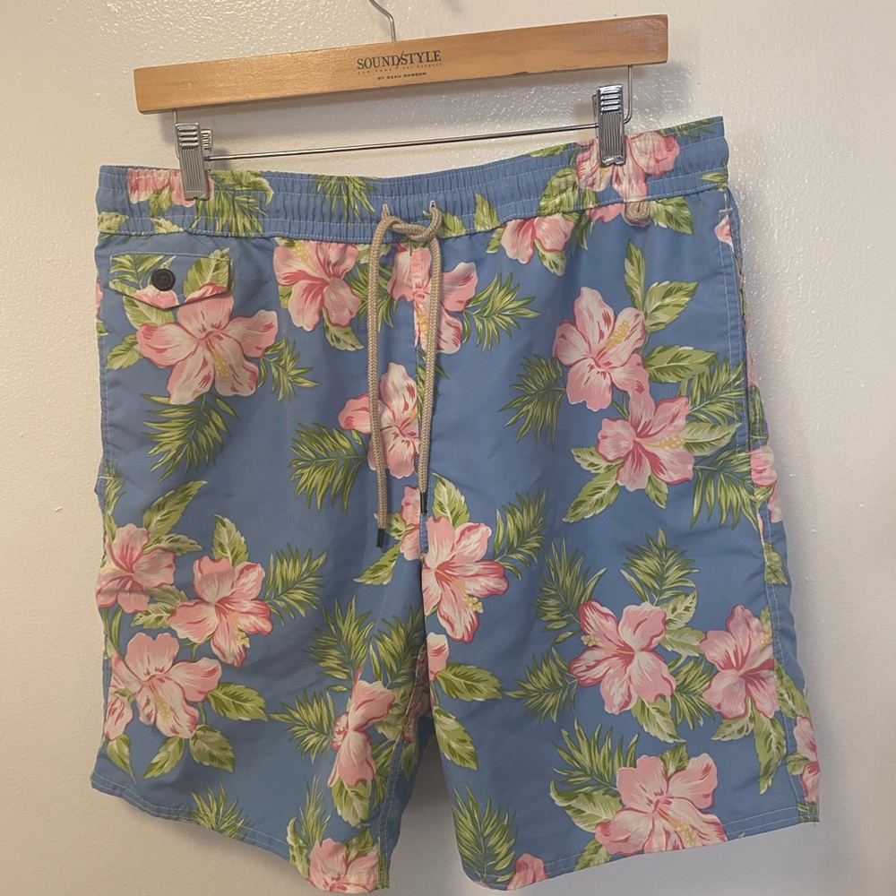 🍋🍋Polo Ralph Lauren men’s Blue Floral Board Shorts. Size L